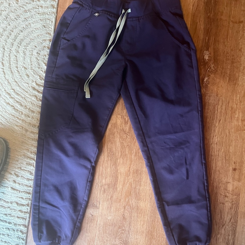 Women’s P XS Figs Plum Jogger Scrubs